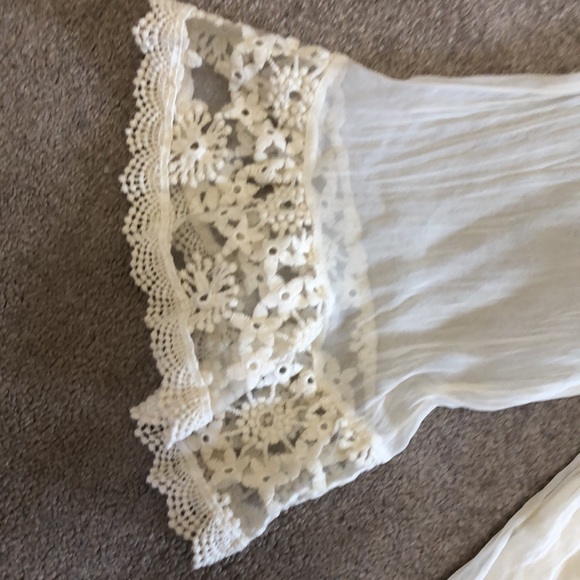 Piazza Del Tempio | 100% Silk Embroidered Italian Blouse - Picture 3 of 13